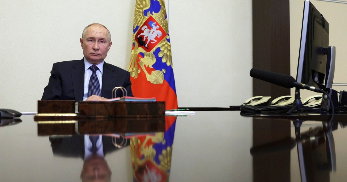 Vladimir Putin, la reședința de la Novo-Ogariovo, în timpul unei videoconferințe cu membri ai guvernului rus Foto: Profimedia