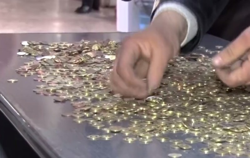 A plătit amenda cu sacoșa de monede FOTO&VIDEO