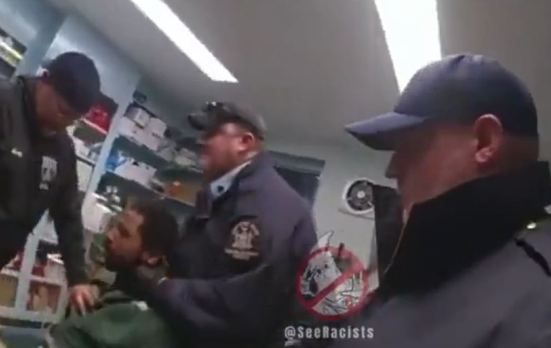 Șase gardieni ai unei închisori din New York, inculpați după ce au bătut un deținut încătușat care a murit. Scandal la tribunal după stabilirea cauțiunilor | VIDEO