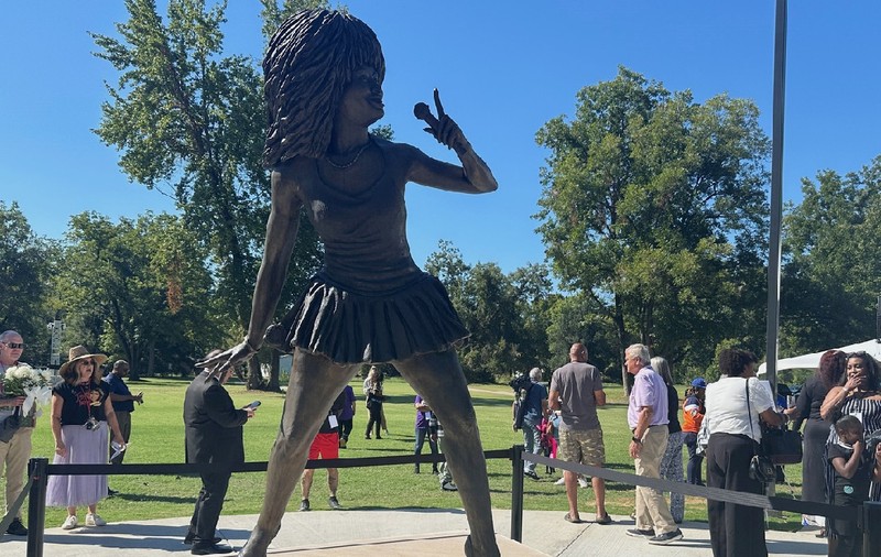 Statuia Tinei Turner din Tennessee, SUA, a stârnit un val de irnonii și indignare pe internet: „E comandată de pe Temu”?