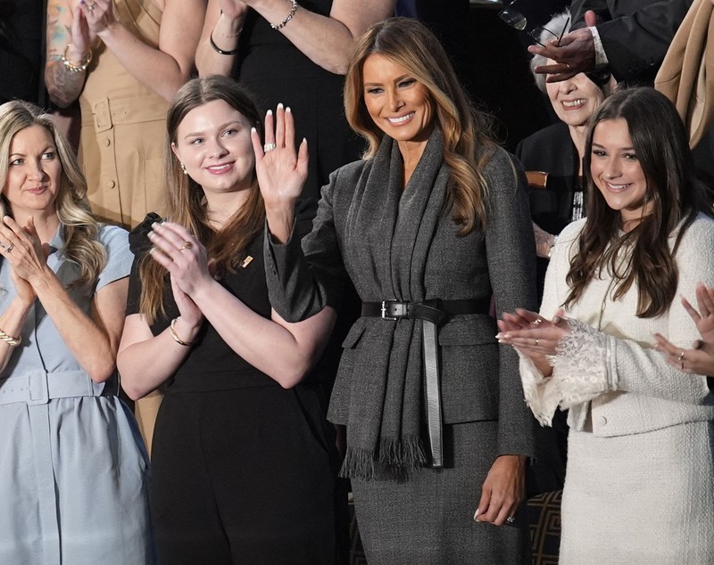 Cum a apărut Melania la discursul lui Donald Trump în fața Congresului. Suma colosală pe care a plătit-o pentru sacoul Dior