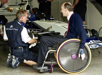 Un groaznic accident rutier l-a lăsat pe Frank Williams într-un scaun cu rotile în 1986. Foto: EPA