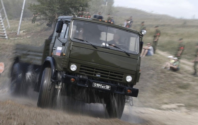 Doi recruți au murit și 11 au fost răniți, după ce un camion Kamaz condus de un soldat rus a dat peste ei