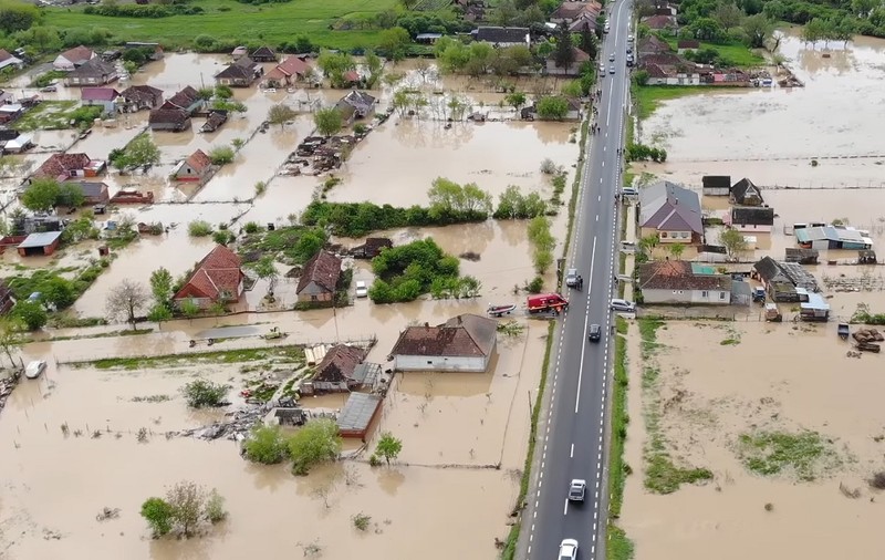 VIDEO |Inundații puternice în Satu Mare. Un dig s-a rupt, după ce nivelul apelor a atins cota maximă