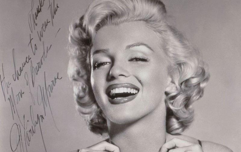 FOTO și VIDEO | Diamantul care a fost purtat cândva de Marilyn Monroe a fost vândut la licitație cu 1 milion de euro
