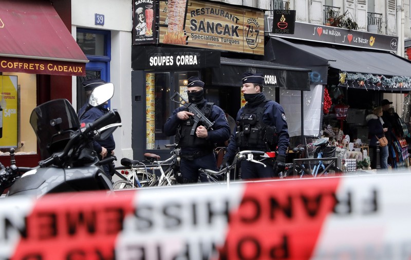 Autorul atacului din Paris, în care au murit trei kurzi, le-a spus anchetatorilor că are „o ură patologică față de străini”