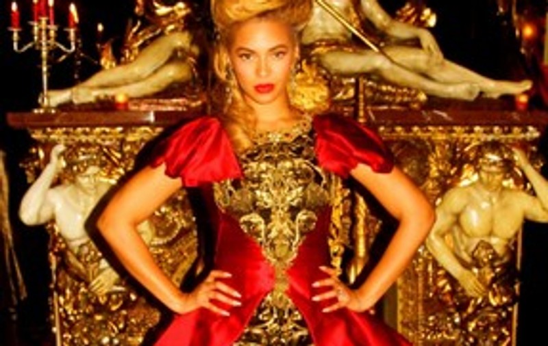Beyonce se visează regină! Uite-o îmbrăcată a la Maria Antoaneta!