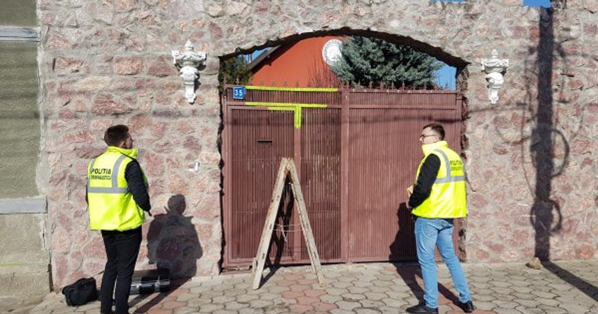 Casa interlopului Ioan Fizidean din Arad, atacată cu arme. Geamurile de la sufragerie au urme de gloanțe (1)