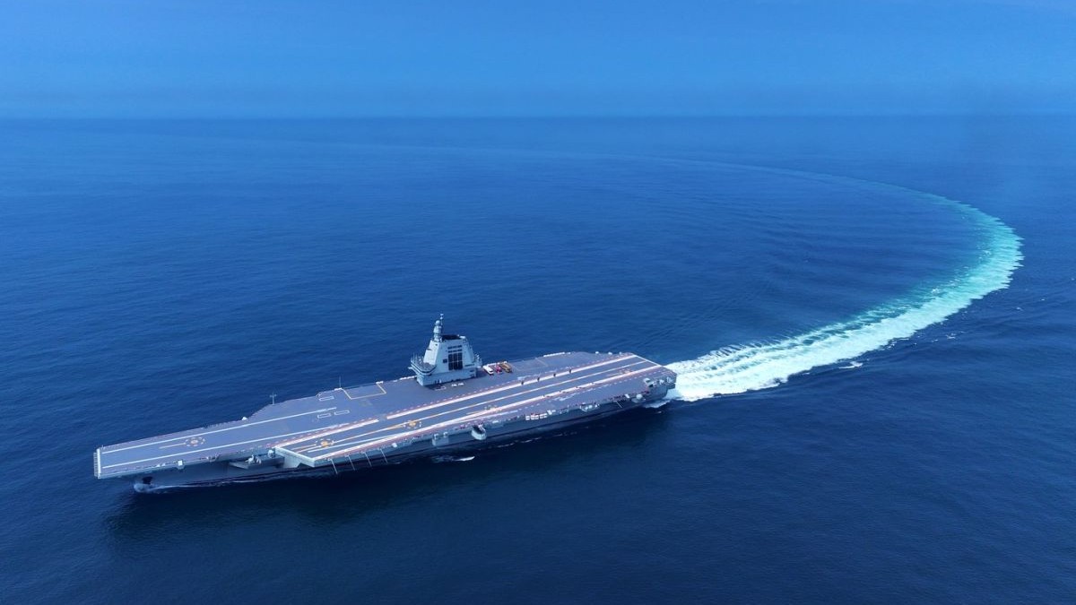 Imagine aeriană cu al treilea portavion al Chinei, Fujian.