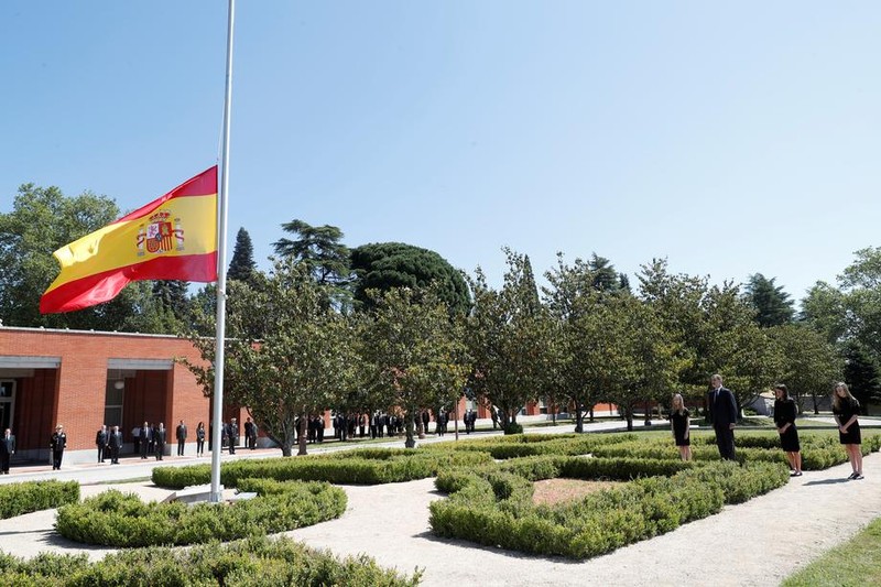 Familia regală a ținut un moment de reculegere la Palatul Regal din Madrid FOTO: EPA-EFE/Jose Jimenez