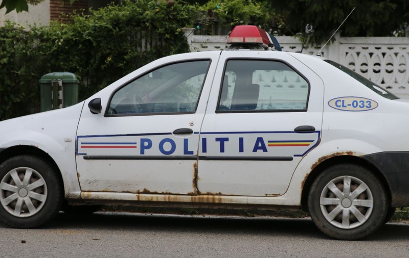 Poliția are mașini atât de vechi, că trebuiau casate de două ori! Poliţiştii încă pleacă în misiuni cu Dacii 1310, Solenza şi autospeciale ARO fabricate în anii ’90!