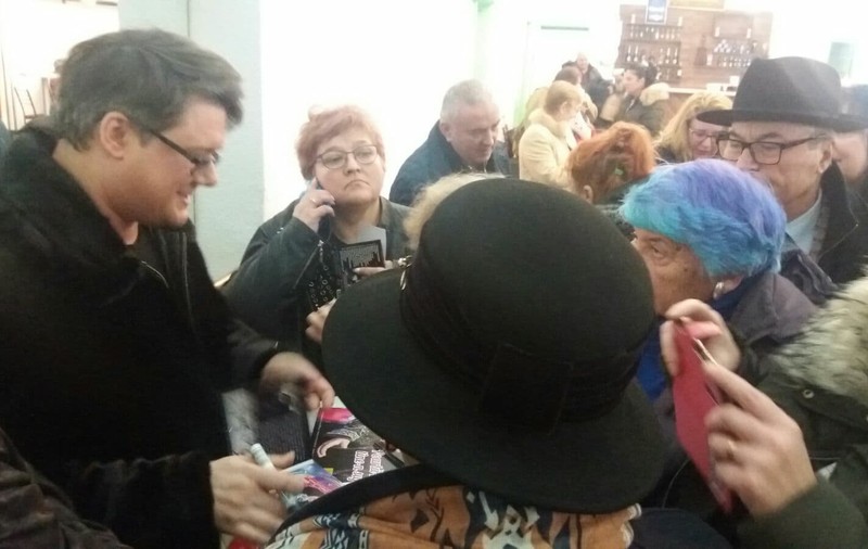 EXCLUSIV/Fuego, cât pe ce să fie linșat de fani. S-au călcat în picioare ca să-l atingă!