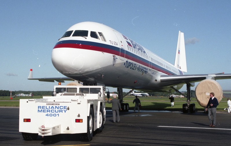 Un avion a luat foc în aer, la puțin timp după ce a decolat de pe un aeroport din Rusia