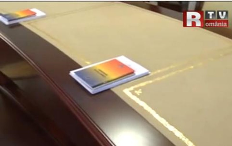 Judecătorii de la CCR au schimbat mobilierul din sediu: vor sta în JILȚURI și au MAPE CU FOIȚĂ DE AUR! Vezi CÂT A COSTAT INVESTIȚIA!