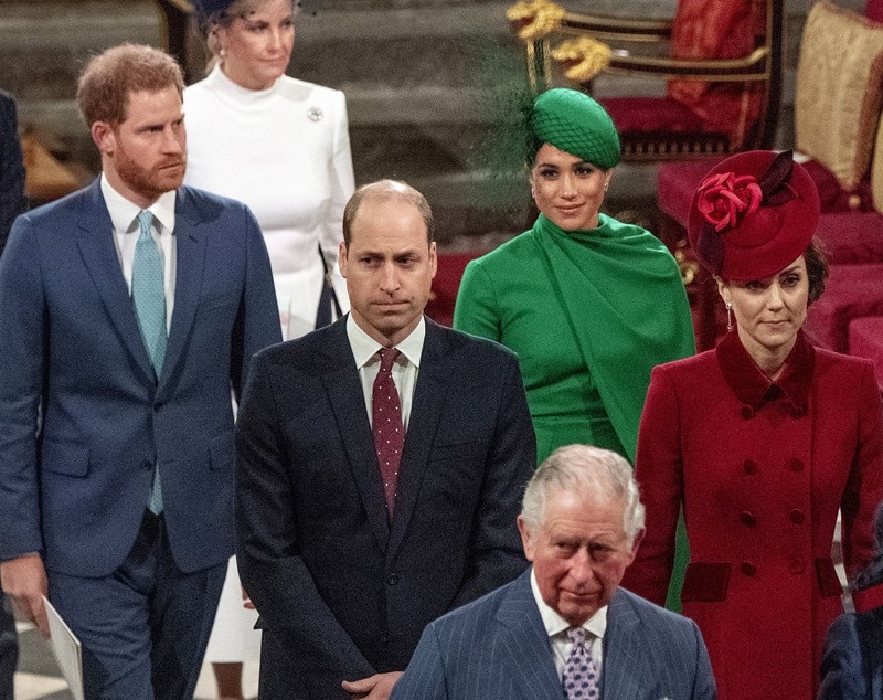 Cum era îmbrăcată Meghan Markle când i-a întâlnit prima oară pe prințul William și pe Kate Middleton: „Atitudinea protocolară din public ajunge și în interior”
