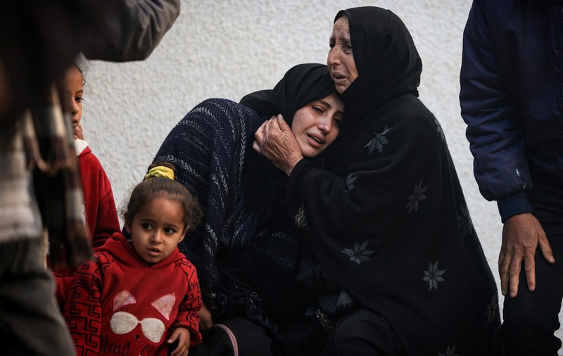 O palestiniancă din Gaza acuză abuzurile soldaților israelieni: „Pupă steagul, pupă steagul”. Dacă refuza, ea spune că era dată cu capul de pereți