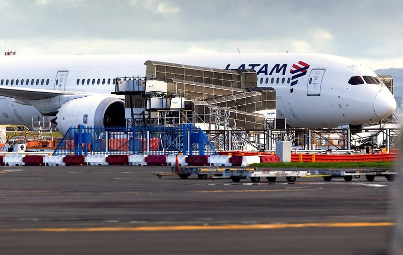 50 de pasageri răniți într-un avion, aruncați în plafon când aeronava a pierdut altitudine, în timpul zborului de la Sydney la Auckland