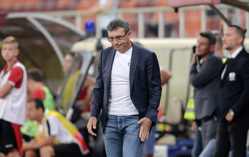 Dinamo a anunțat despărțirea de antrenorul Eugen Neagoe: ”Inima lui are nevoie de liniște”. Vine Dușan Uhrin jr