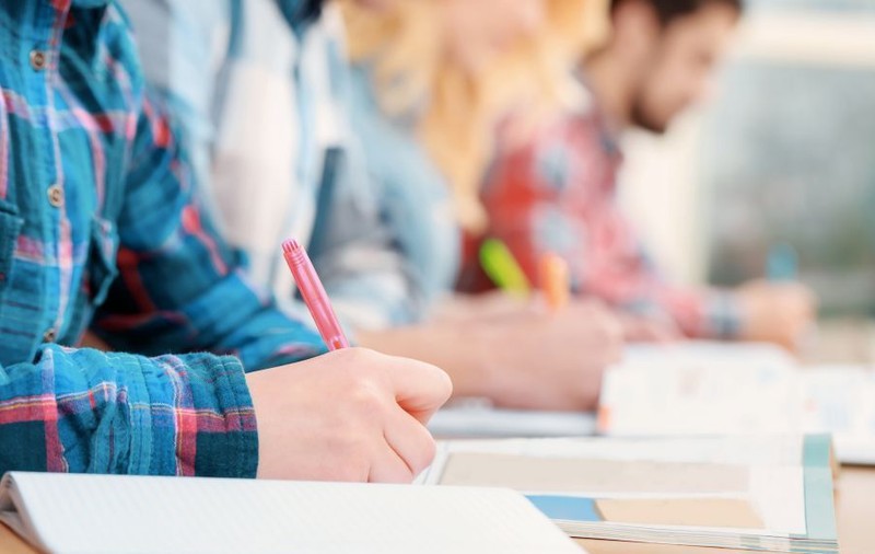 Ministerul Educaţiei: 26 de candidaţi înscrişi la concursul de titularizare, eliminaţi pentru fraudă