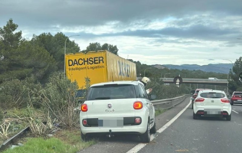 Un șofer de TIR cu o alcoolemie de nouă ori mai mare decât limita legală a provocat haos pe o autostradă din Spania