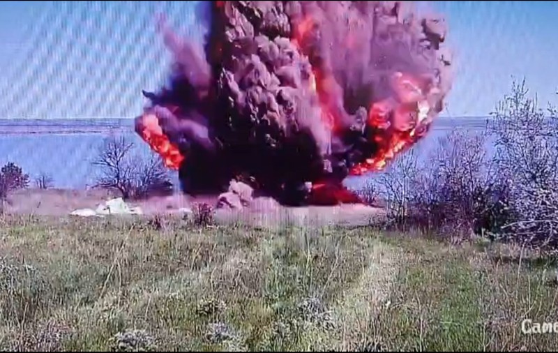 Momentul în care drona rusească Geran-2 căzută în Galați este detonată. A fost emis și Ro-Alert
