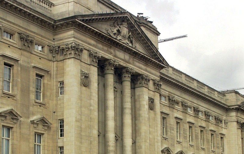 UPDATE | Incident de natură teroristă în apropiere de Buckingham Palace. Un bărbat a atacat polițiștii cu un cuțit