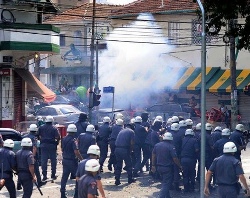 Tragedie în Brazilia. Un mort şi şapte răniţi într-un război al galeriilor / GALERIE FOTO&VIDEO