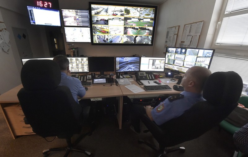 Infractori prinși cu ajutorul inteligenței artificiale. Profesor dr. Vlad Niculescu Dincă: Trebuie să înțelegem aceste „unelte”, altfel există un risc real să fim toți tratați ca suspecți | Interviu