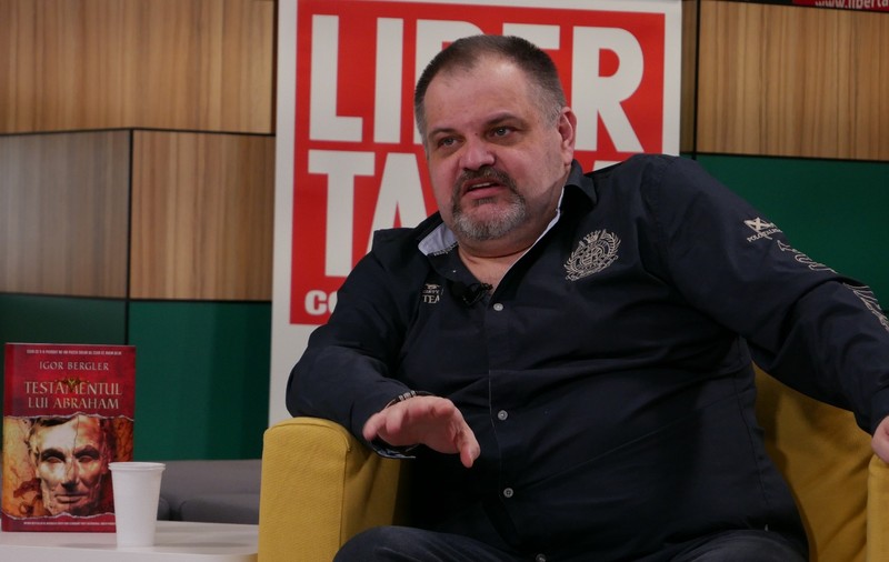 VIDEO/ Igor Bergler, autorul celui mai vândut roman din țara noastră: „Cine scrie după rețetă e pierdut”