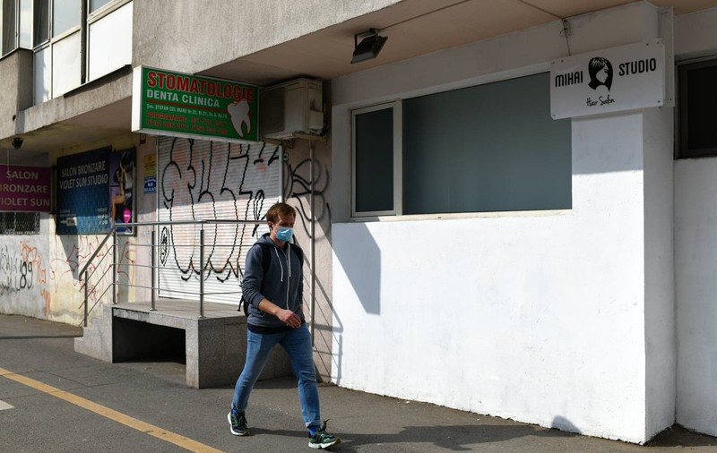 Din 15 mai se redeschid frizeriile, cabinetele stomatologice și muzeele. Ce restricții rămân în vigoare