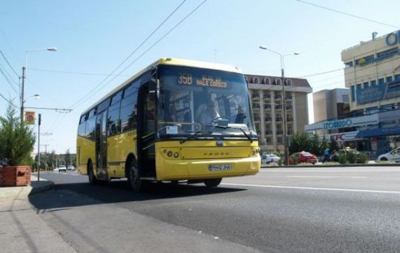 O femeie a fost lovită de autobuz în centrul Ploieștiului