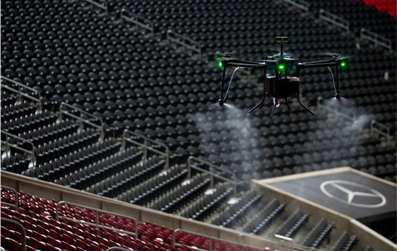 VIDEO | Primul stadion din lume care va fi dezinfectat cu drone. Cum funcționează