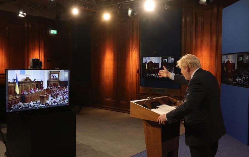 Boris Johnson spune că „a fost o greșeală” că Vestul nu a ajutat Ucraina când Rusia a anexat Crimeea