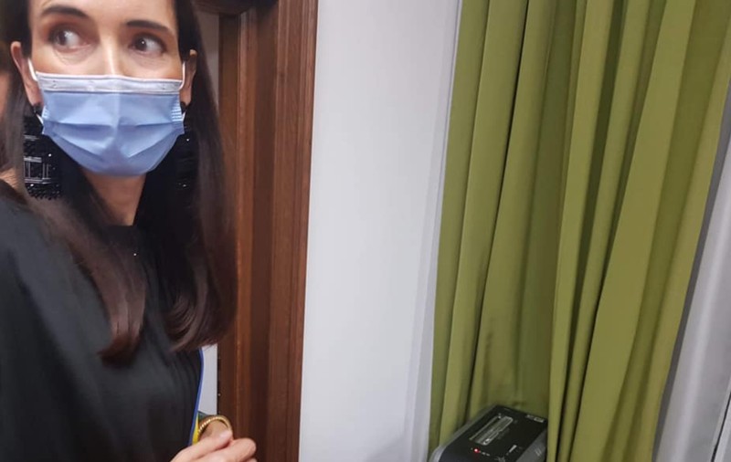 Ce a descoperit Clotilde Armand în biroul de la primărie după prima zi de lucru. “Vă las aceste fotografii din care puteți observa”