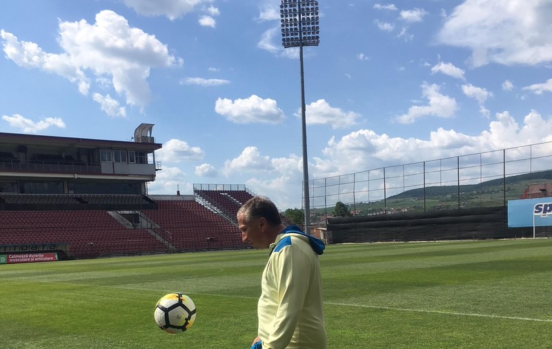 Dan Petrescu: ”Abia aștept meciul cu Barcelona, îmi e dor de atmosfera din vestiarul «Generației de Aur»!”