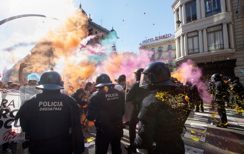 FOTO | Violențe la Barcelona între separatiștii catalani și poliție