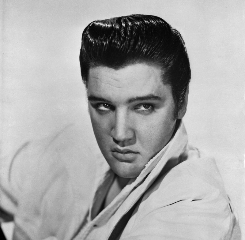 Bunicul lui Benjamin Keough, legendarul cântăreț și actor Elvis Presley, când avea 22 de ani, în 1957. Foto: Hepta