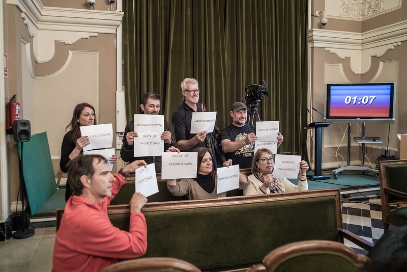 Protest al funcționarilor publici în sala de ședințe a Primăriei din Castellón de la Plana