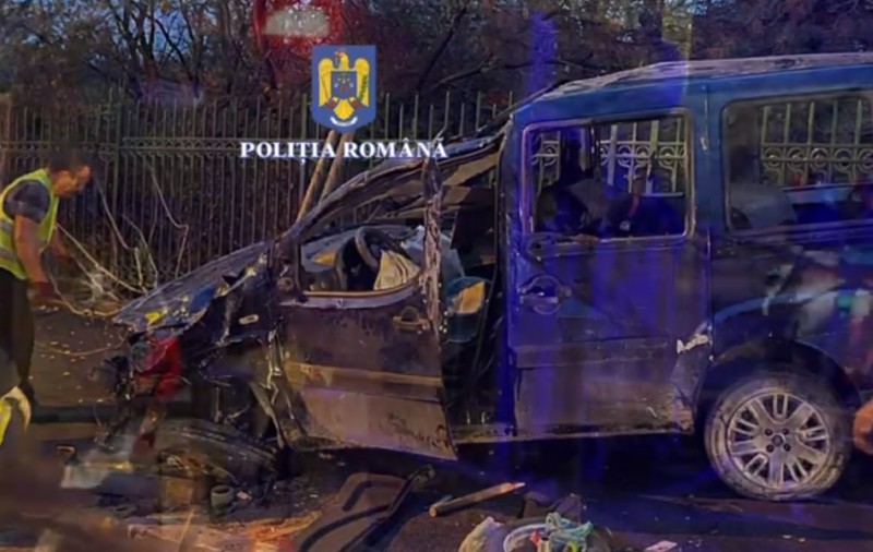 Un tânăr a fost reţinut, după ce s-a răsturnat cu mașina peste șinele de tramvai din Bucureşti, fiind beat și cu permisul anulat