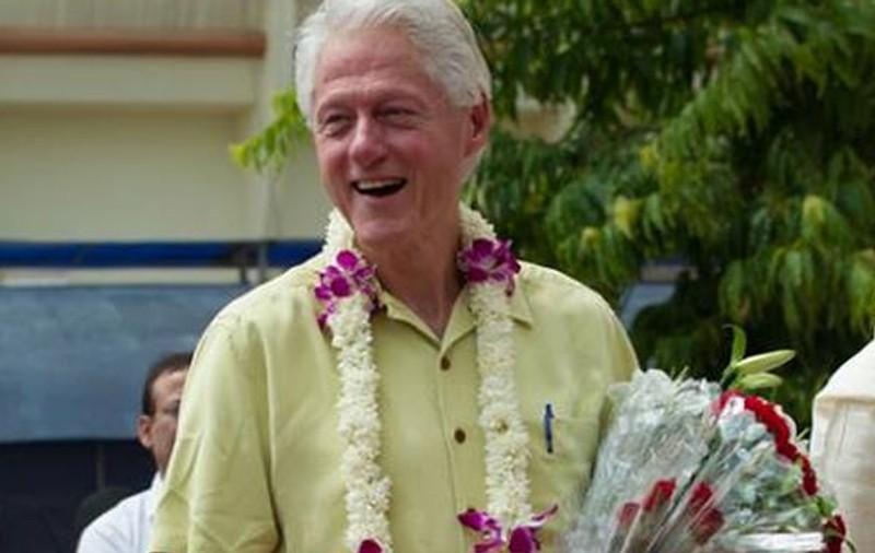 Bill Clinton E BUNIC! Iată PRIMELE FOTOGRAFII cu BEBELUŞUL şi CÂT DE FERICIŢI sunt părinţii şi bunicii | FOTO