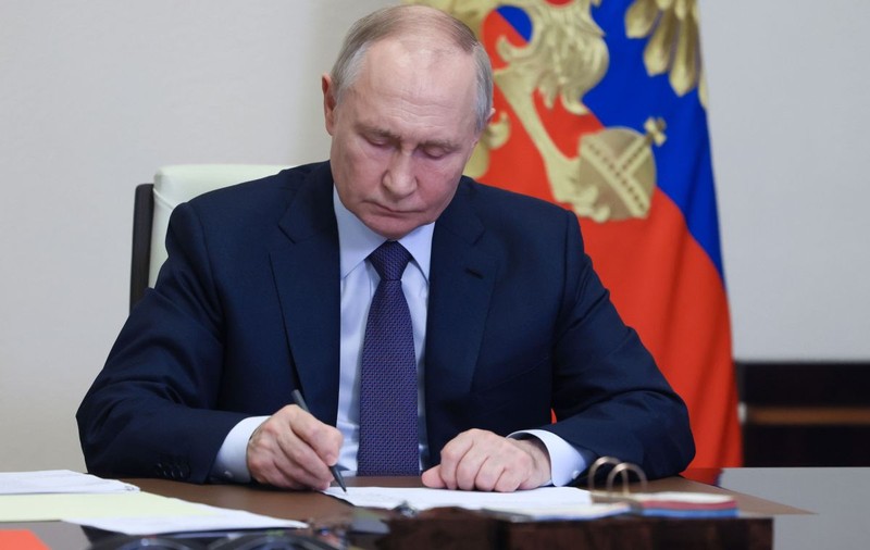 Vladimir Putin l-a demis pe generalul responsabil de trupele ruse din Siria, după ce orașul Alep a fost cucerit de rebeli