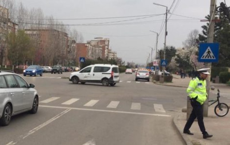 Copil de 11 ani din Slatina, lovit de o mașină pe trecerea de pietoni. Băiatul traversa pe bicicletă