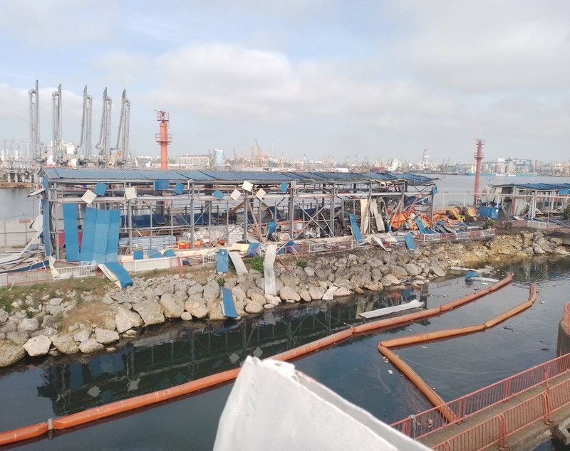 Cum arată hala ARSVOM din Portul Constanța, după explozia dronei maritime în Dana 78