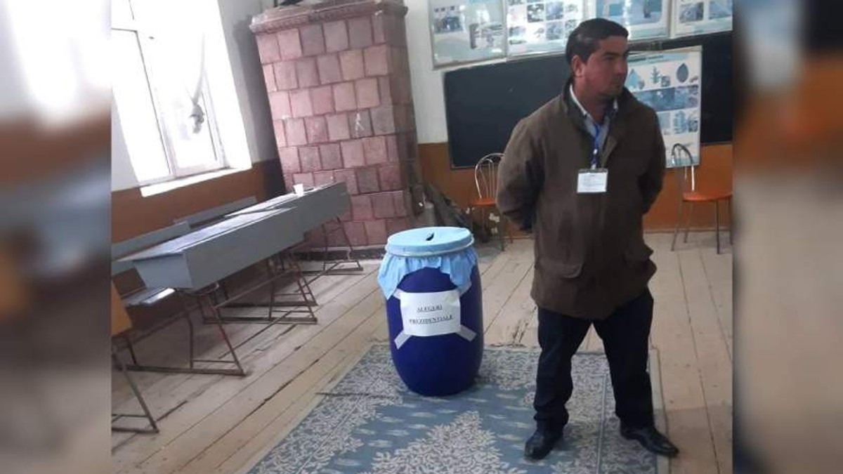 Un butoi de varză a fost folosit pe post de urnă în Vâlcea