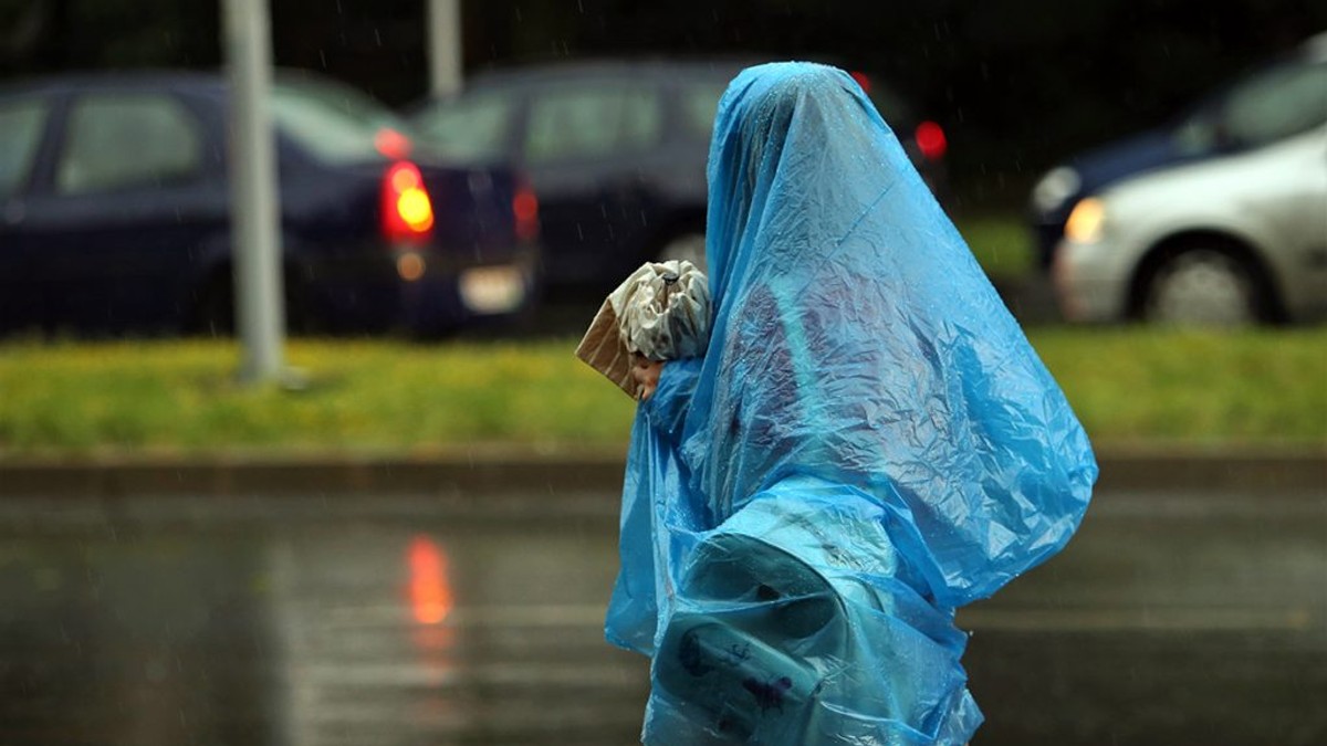VIDEO Avertizare meteo atipică pentru mijlocul lunii decembrie: cod galben de ploi pentru vestul țării
