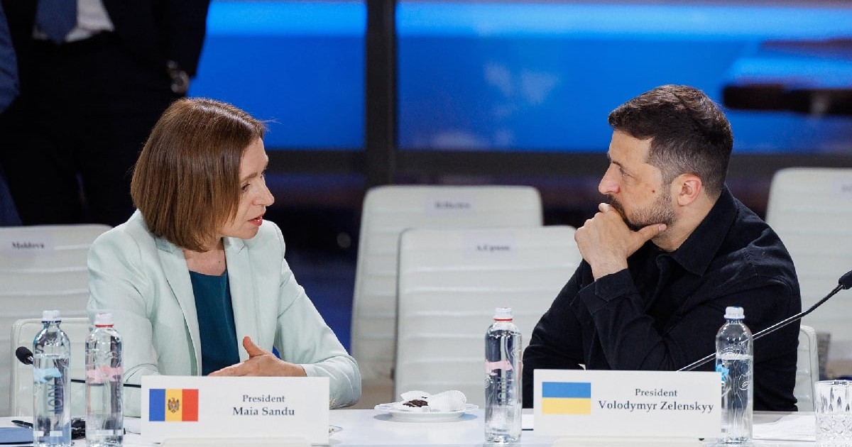 Maia Sandu discută cu Volodimir Zelenski