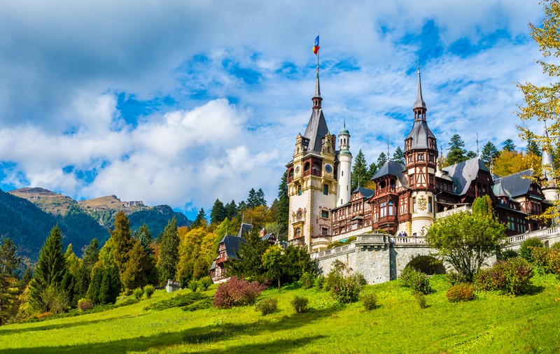 Castelul Peleș, bijuterie arhitecturală a regalității românești