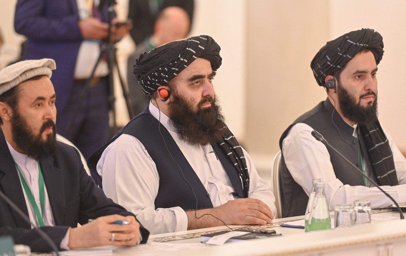 Rusia ia în calcul eliminarea sancțiunilor impuse talibanilor: „Vrem sau nu, această mișcare gestionează țara”