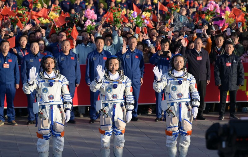 China a trimis în spațiu cel mai tânăr echipaj de astronauți, în misiunea Shenzhou-17, care ar trebui să dureze șase luni