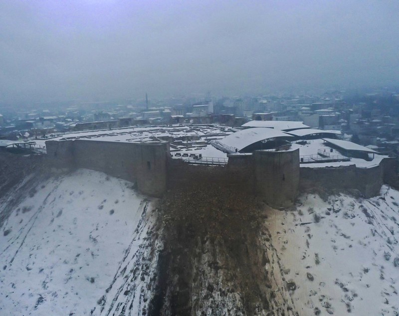 Castelul Gaziantep, construit acum peste 2.200 de ani, prăbușit în urma seismului din Turcia. FOTO